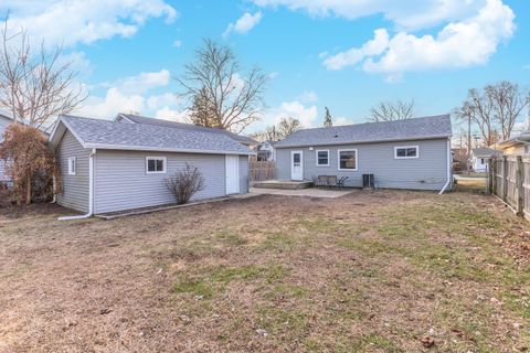 Tiny photo for 334 E Baker Street, Bloomington, IL 61701 (MLS # 12541252)