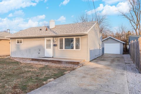 Photo of 334 E Baker Street, Bloomington, IL 61701 (MLS # 12541252)