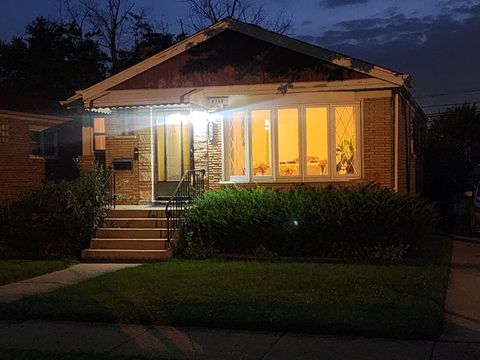 A home in Evergreen Park