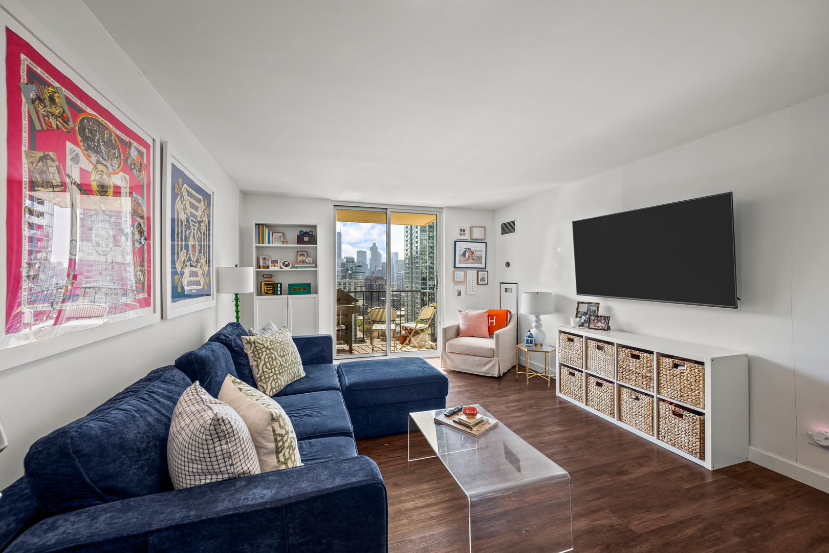 1212 N LASALLE Street 2107