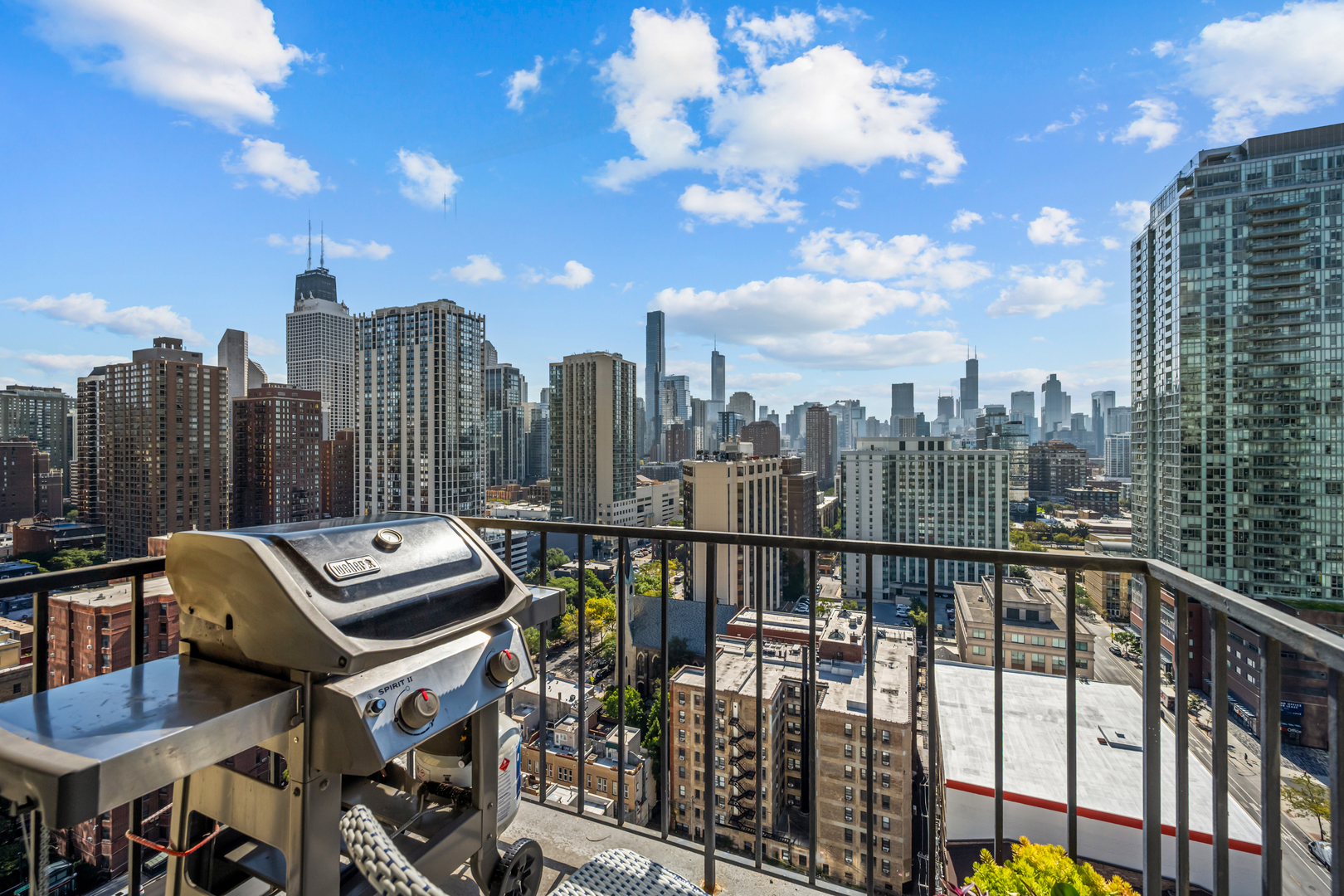 1212 N LASALLE Street 2107