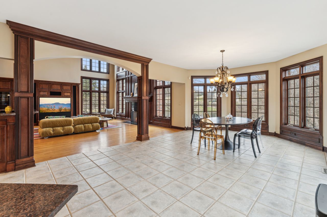4N675 Old Farm Road