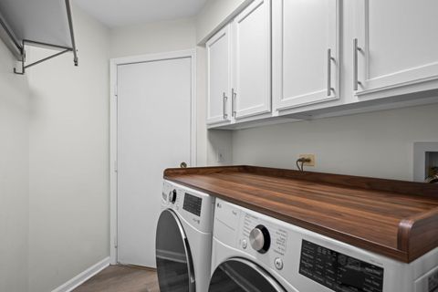 Tiny photo for 324 Satinwood Court N, Buffalo Grove, IL 60089 (MLS # 12647731)
