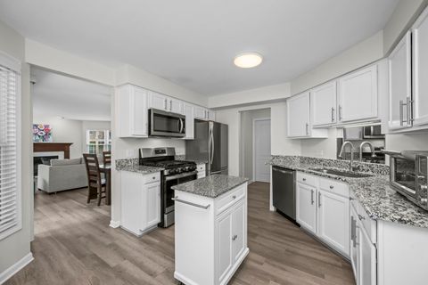 Tiny photo for 324 Satinwood Court N, Buffalo Grove, IL 60089 (MLS # 12647731)