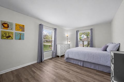 Tiny photo for 324 Satinwood Court N, Buffalo Grove, IL 60089 (MLS # 12647731)