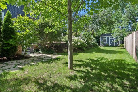 Tiny photo for 1204 Parliament Court, Libertyville, IL 60048 (MLS # 12681063)