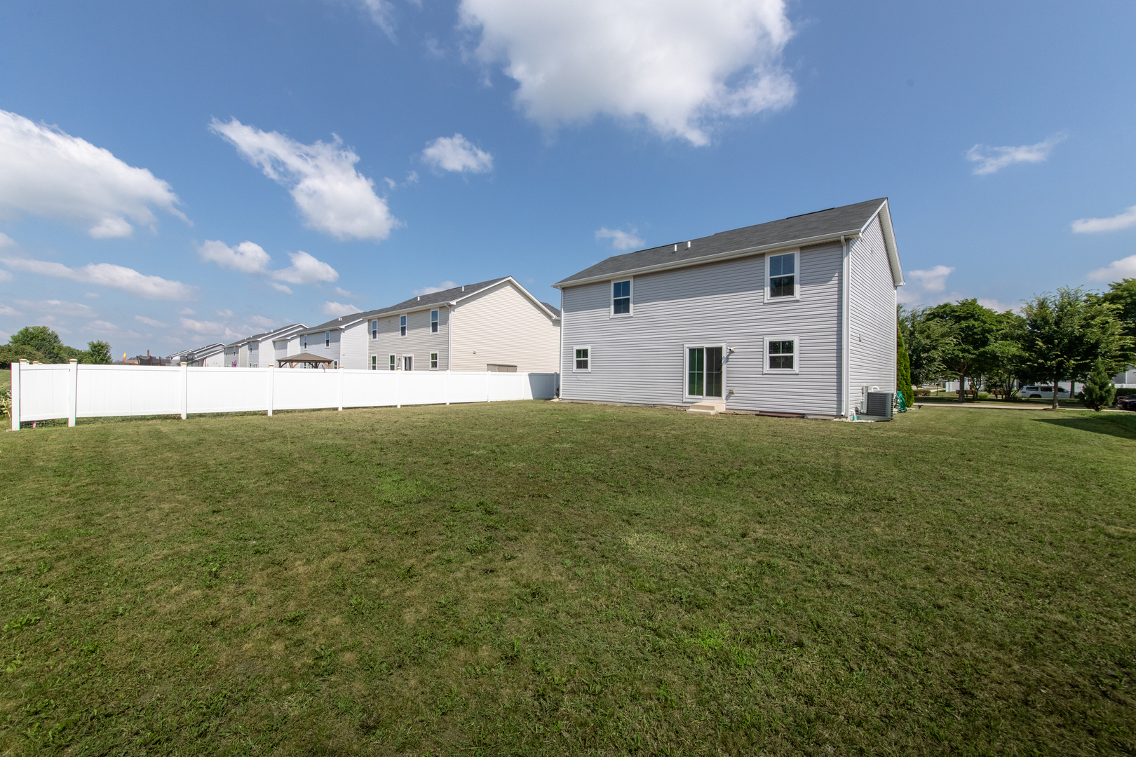 411 E Meadowdale Circle