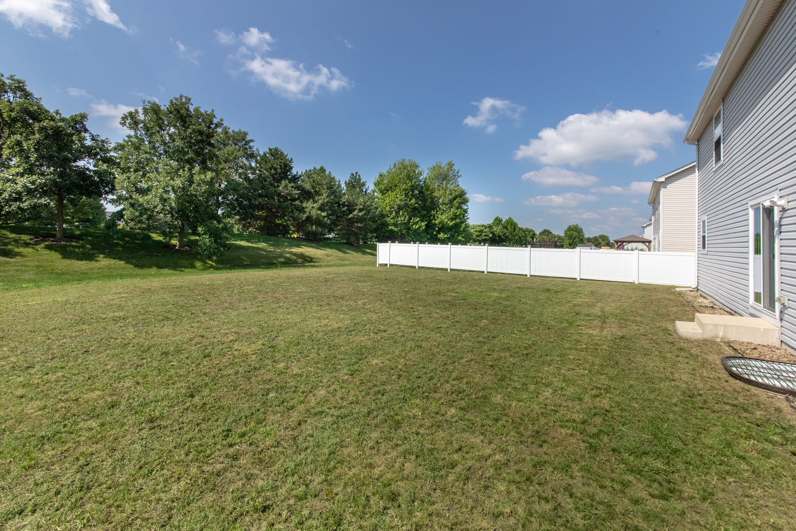 411 E Meadowdale Circle