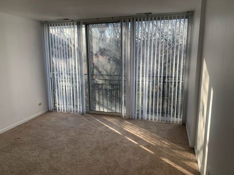 Tiny photo for 5820 Oakwood Drive #5L, Lisle, IL 60532 (MLS # 12565005)