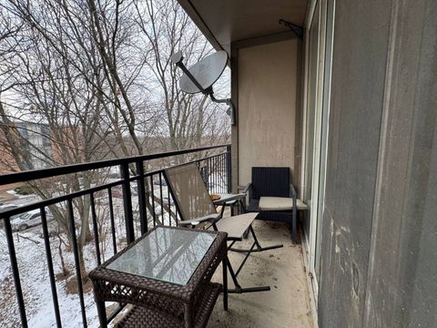 Tiny photo for 5820 Oakwood Drive #5L, Lisle, IL 60532 (MLS # 12565005)