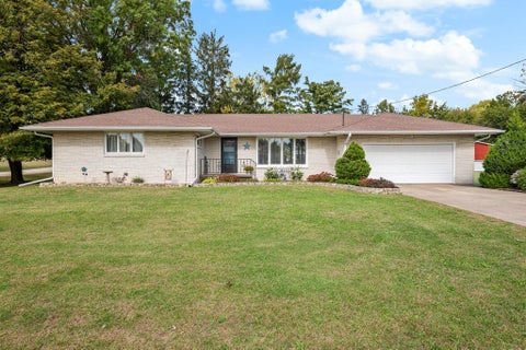 Photo of 322 11th Place, Camanche, IA 52730 (MLS # 12785241)