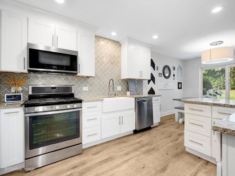 Tiny photo for 1188 Harbor Court, Glendale Heights, IL 60139 (MLS # 12498151)