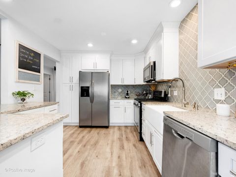 Tiny photo for 1188 Harbor Court, Glendale Heights, IL 60139 (MLS # 12498151)