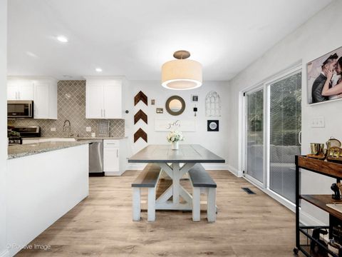 Tiny photo for 1188 Harbor Court, Glendale Heights, IL 60139 (MLS # 12498151)