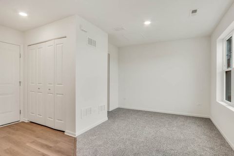 Tiny photo for 425 Lakeshore Court, St. Charles, IL 60174 (MLS # 12562958)