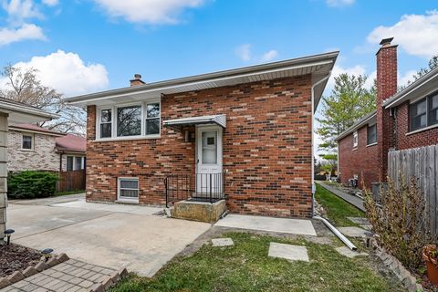 Tiny photo for 740 East Avenue, La Grange, IL 60525 (MLS # 12514037)