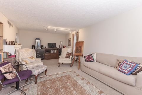 Tiny photo for 28 Chatsford Court, Bloomington, IL 61704 (MLS # 12547981)