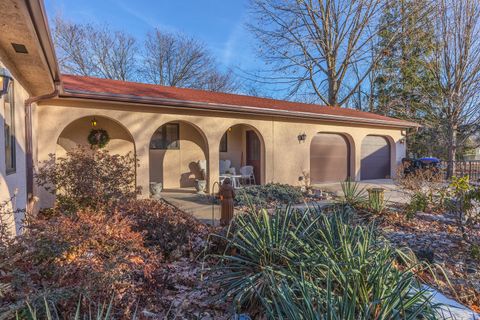 Tiny photo for 28 Chatsford Court, Bloomington, IL 61704 (MLS # 12547981)