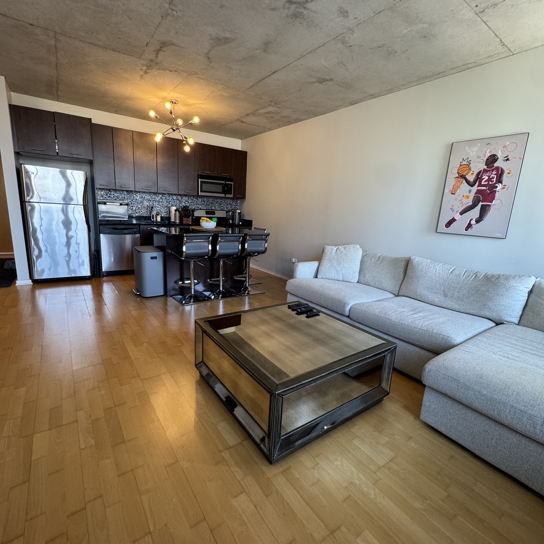 659 W RANDOLPH Street 612