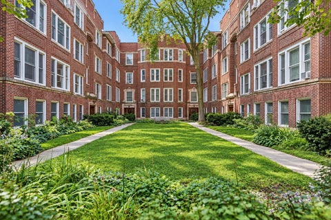 Photo of 5468 S Woodlawn Avenue #2E, Chicago, IL 60615 (MLS # 12738165)
