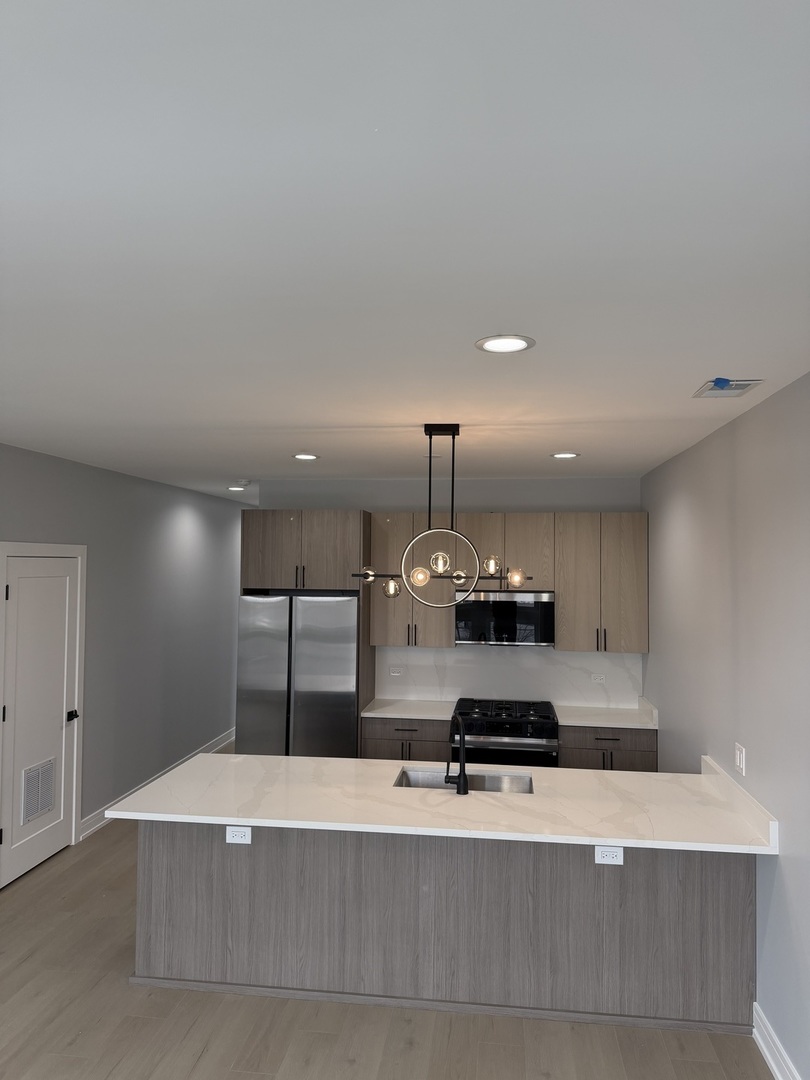 2622 W Adams Street 3