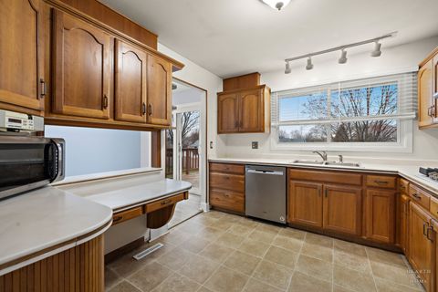 Tiny photo for 582 Arthur Drive, Cary, IL 60013 (MLS # 12615847)