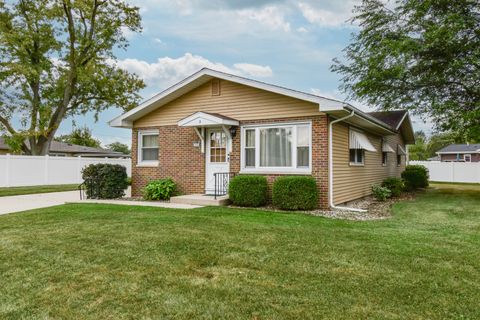 Tiny photo for 2 Edgewood Drive, Pontiac, IL 61764 (MLS # 12491167)