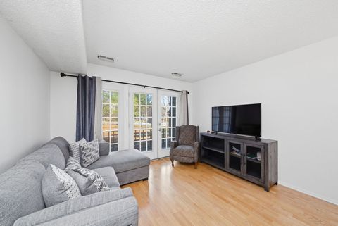 Tiny photo for 520 Biesterfield Road #122b, Elk Grove Village, IL 60007 (MLS # 12587097)