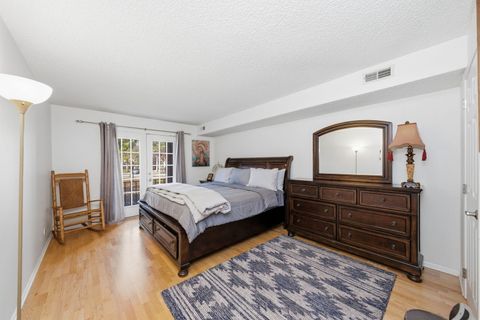 Tiny photo for 520 Biesterfield Road #122b, Elk Grove Village, IL 60007 (MLS # 12587097)