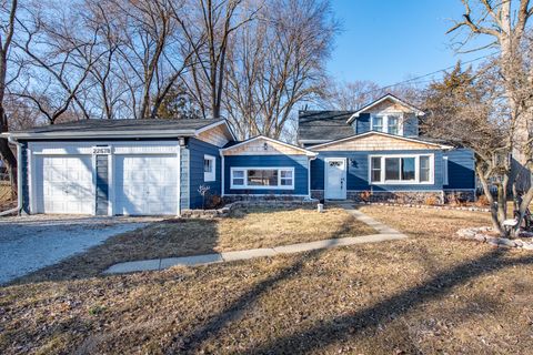Photo of 22678 W Silver Lake Avenue, Antioch, IL 60002 (MLS # 12486521)