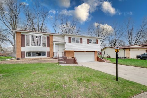 Photo of 2712 Mohawk Avenue, Woodridge, IL 60517 (MLS # 12612083)