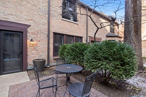 Tiny photo for 1226 N Dearborn Street #B, Chicago, IL 60610 (MLS # 12531687)