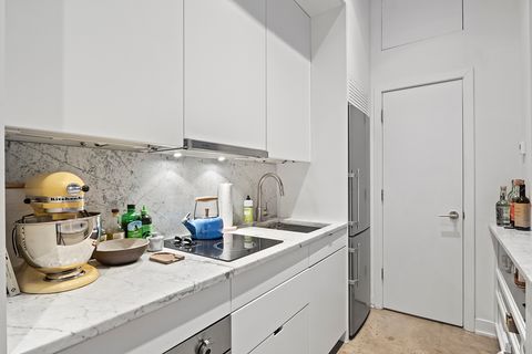 Tiny photo for 1226 N Dearborn Street #B, Chicago, IL 60610 (MLS # 12531687)