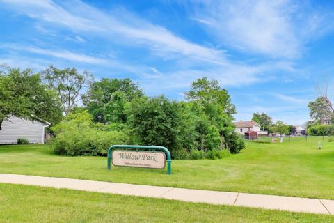 Tiny photo for 3505 Winston Drive, Hoffman Estates, IL 60192 (MLS # 12673993)