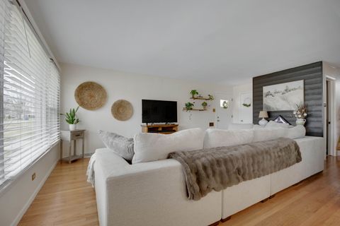 Tiny photo for 333 Homewood Court, Chicago Heights, IL 60411 (MLS # 12567953)