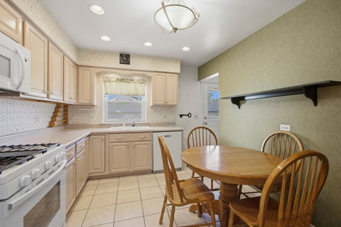 Tiny photo for 455 N Maple Avenue, Elmhurst, IL 60126 (MLS # 12778786)