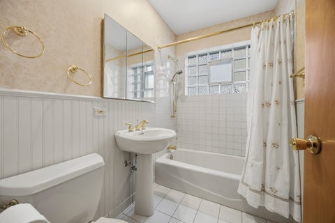 Tiny photo for 455 N Maple Avenue, Elmhurst, IL 60126 (MLS # 12778786)