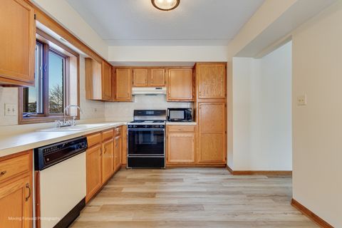 Tiny photo for 17960 Royal Oak Court #2S, Tinley Park, IL 60477 (MLS # 12518887)