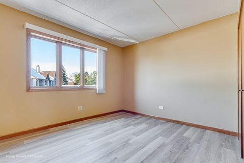 Tiny photo for 17960 Royal Oak Court #2S, Tinley Park, IL 60477 (MLS # 12518887)