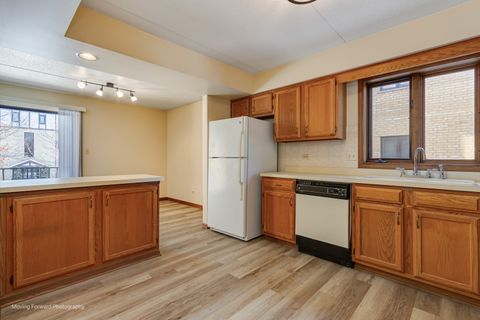 Tiny photo for 17960 Royal Oak Court #2S, Tinley Park, IL 60477 (MLS # 12518887)