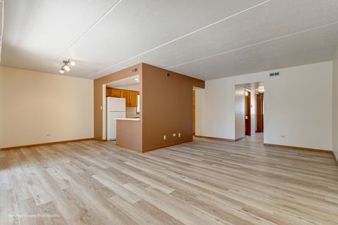 Tiny photo for 17960 Royal Oak Court #2S, Tinley Park, IL 60477 (MLS # 12518887)