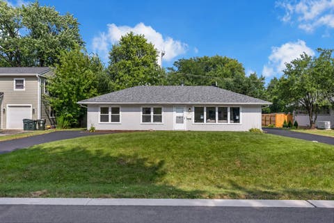 Photo of 727 SKYLINE Drive, Barrington, IL 60010 (MLS # 12725118)