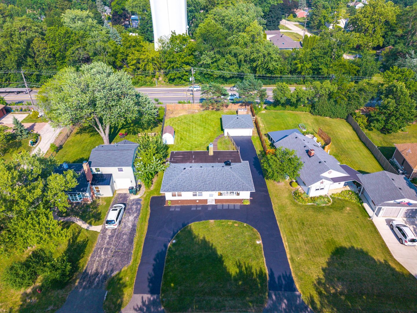 727 SKYLINE Drive