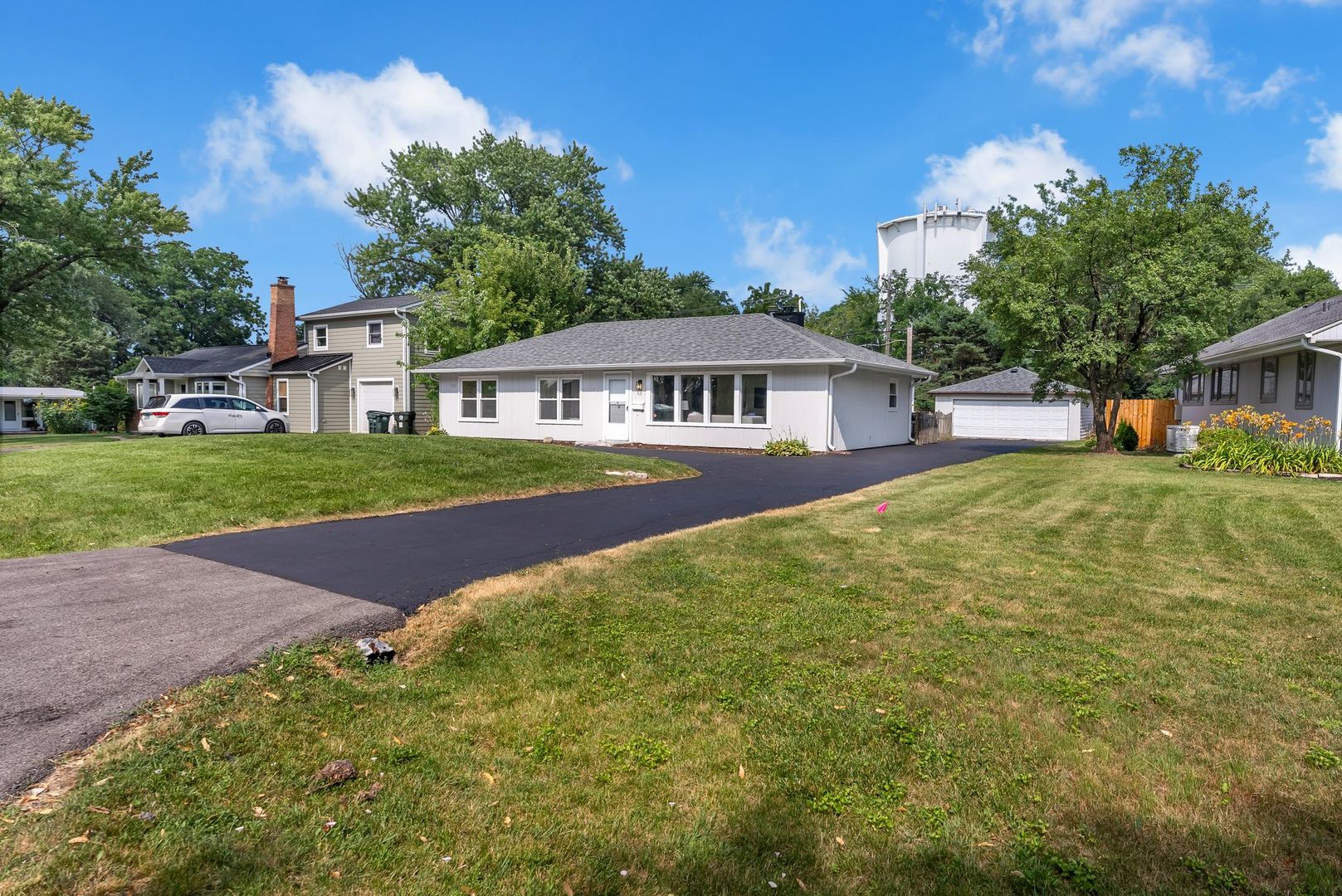 727 SKYLINE Drive