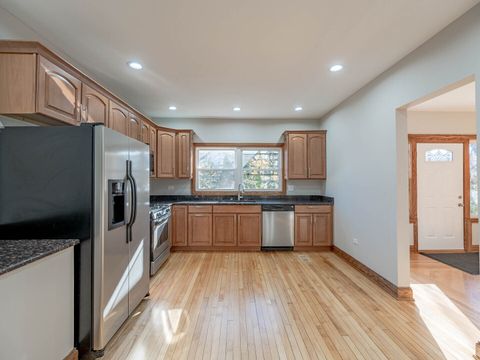 Tiny photo for 329 Grove Avenue, Wood Dale, IL 60191 (MLS # 12516048)