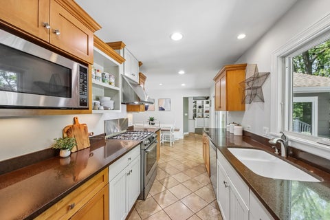 Tiny photo for 15460 W Wildwood Court, Libertyville, IL 60048 (MLS # 12646205)