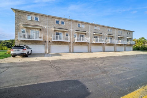 Tiny photo for 183 N East River Road #C2, Des Plaines, IL 60016 (MLS # 12740694)