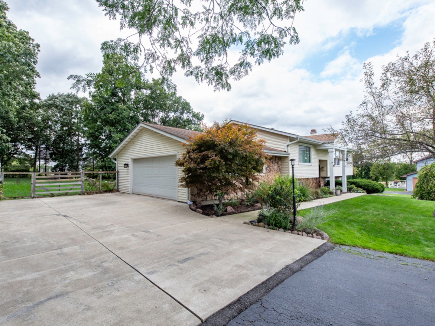 38970 N Northwoods Drive