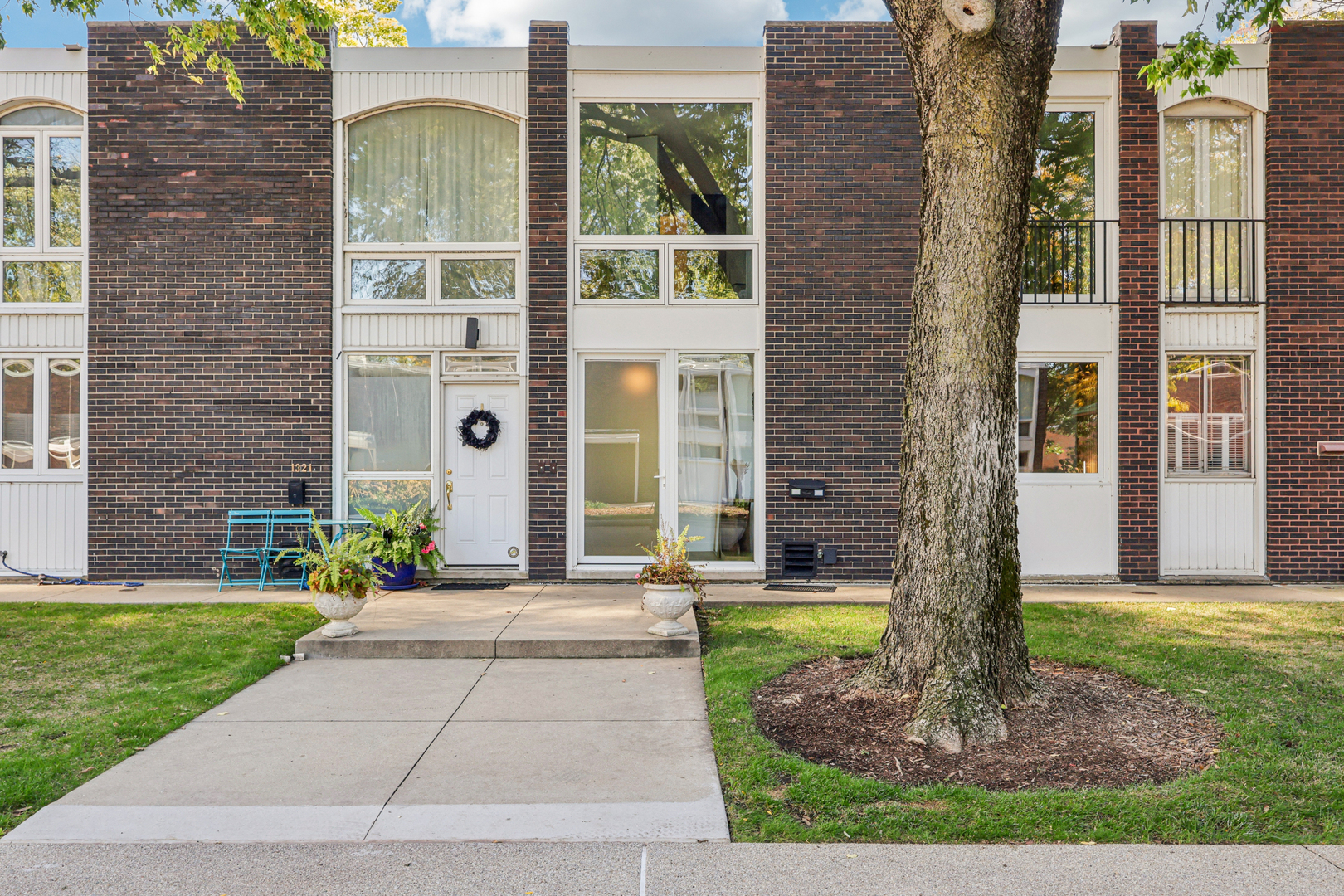 1319 N Sandburg Terrace