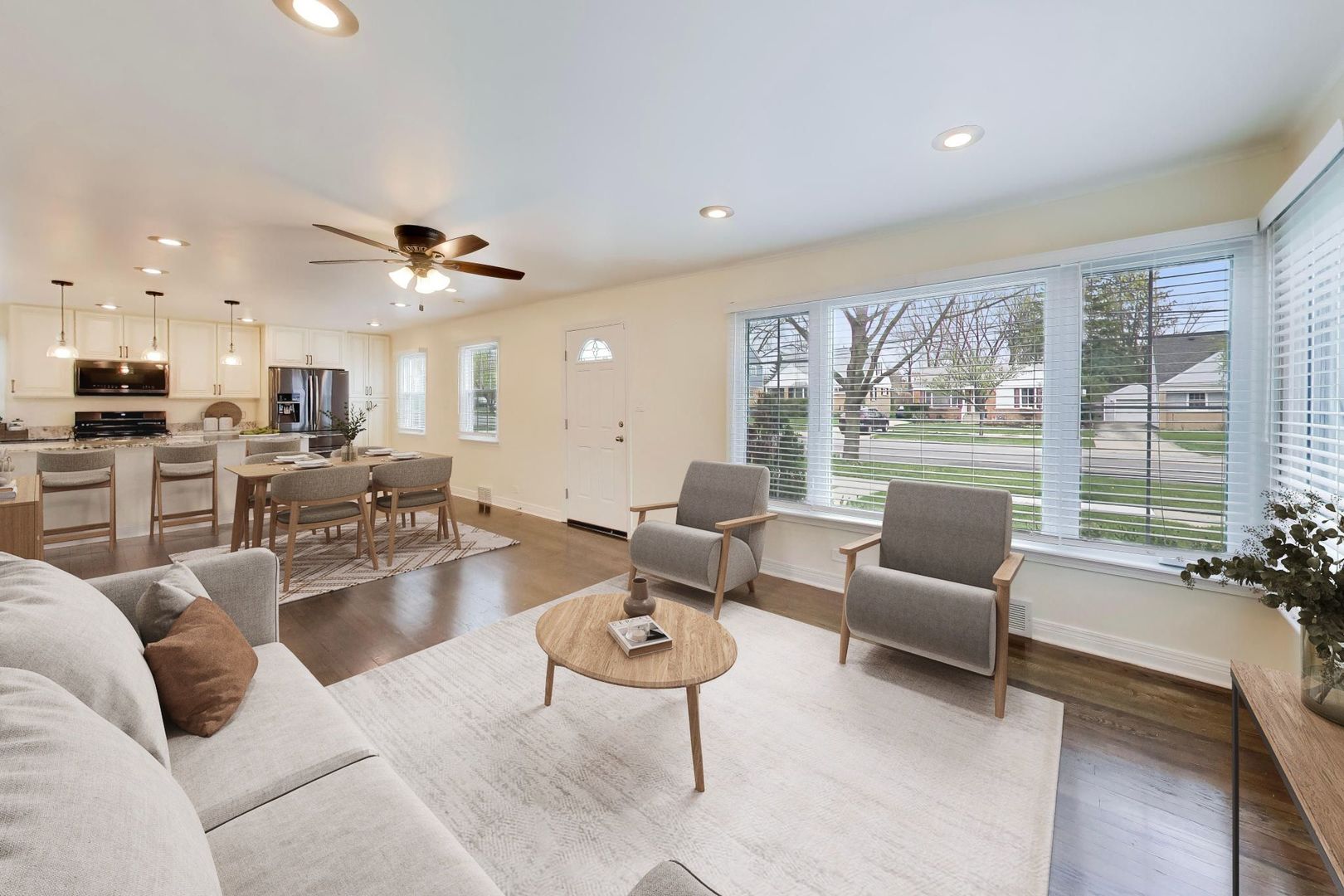 909 E Oakton Street